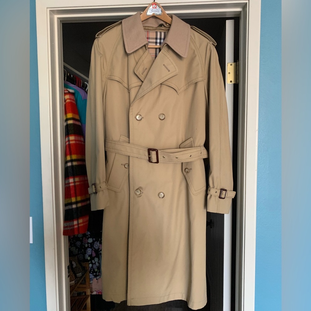 Vintage trench in perfect conditions